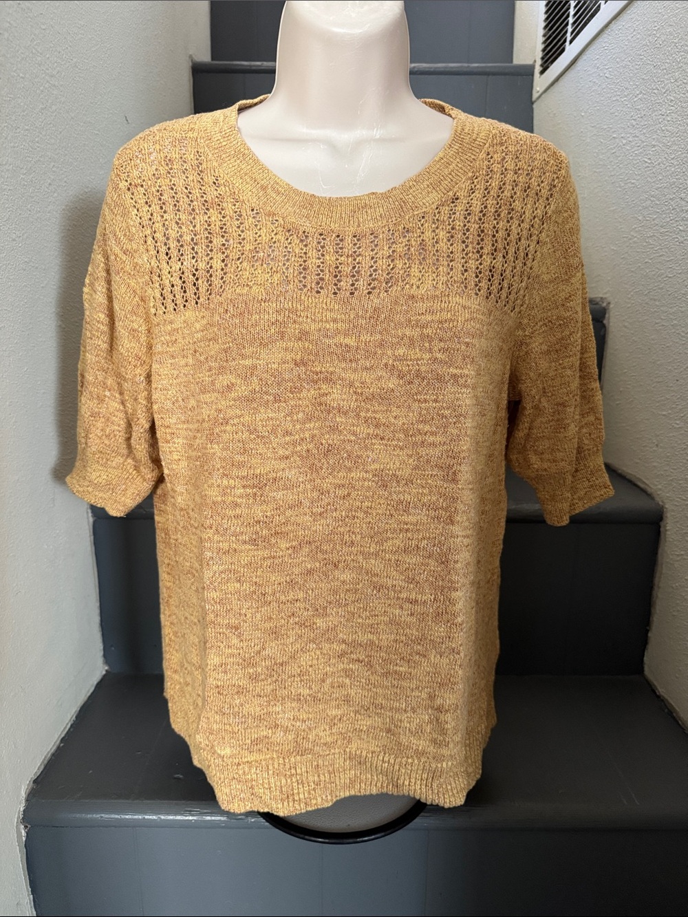 Banana Republic goldenrod short sleeve sweater WM